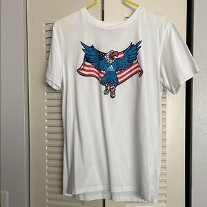 Boys Adidas White Tee with Blue Eagle Design size XL (18/20)